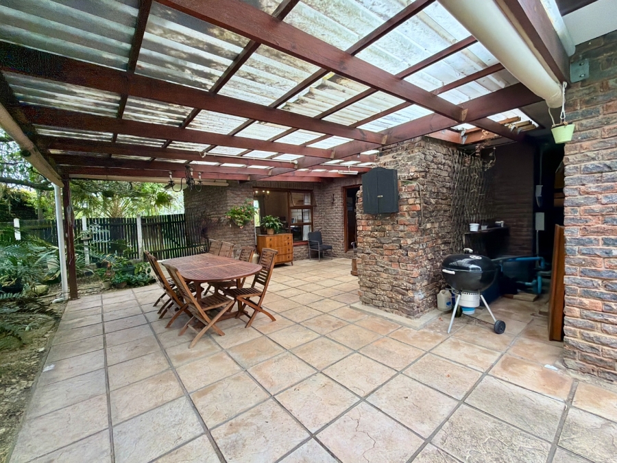 4 Bedroom Property for Sale in Loerie Park Western Cape